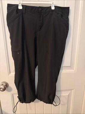 Eddie Bauer women’s Black Tech Capri length Cargo Jogger Pants size 12